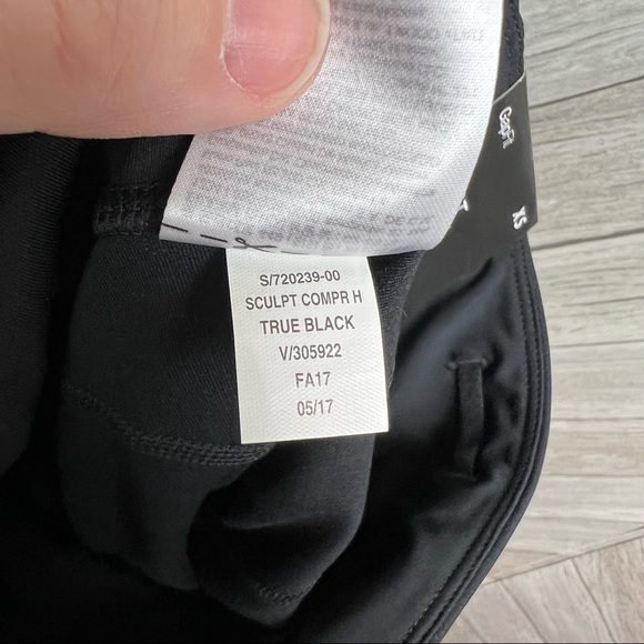 NWT GapFit High Rise Capris in Sculpt Revolution Xs - Picture 10 of 11